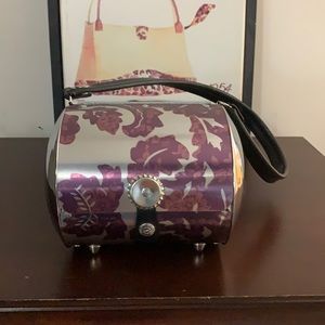 A www.littlearth.com handbag.